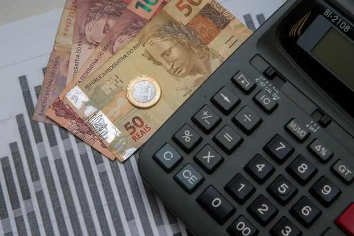 Com Selic a 14,75%, indústrias trocam crédito tradicional por linhas subsidiadas para investimentos