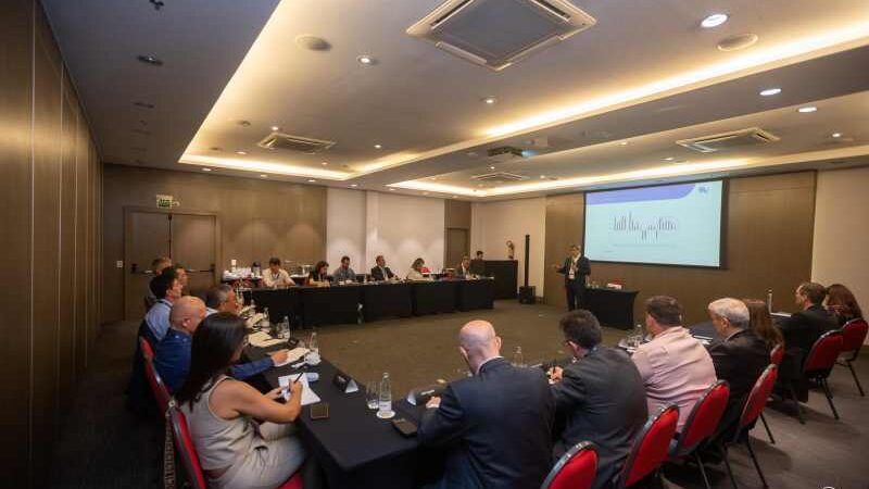 Incerteza global, juros altos e pressão fiscal colocam CFOs em alerta