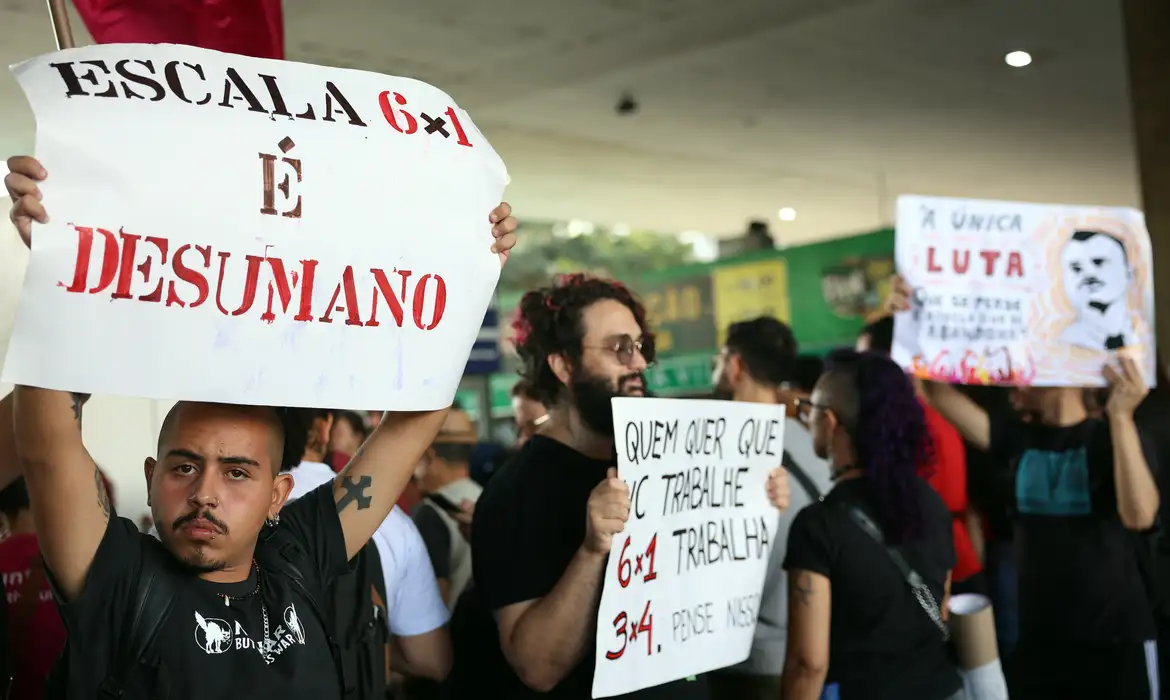 Oito em cada 10 brasileiros de até 40 anos defendem fim da escala 6×1