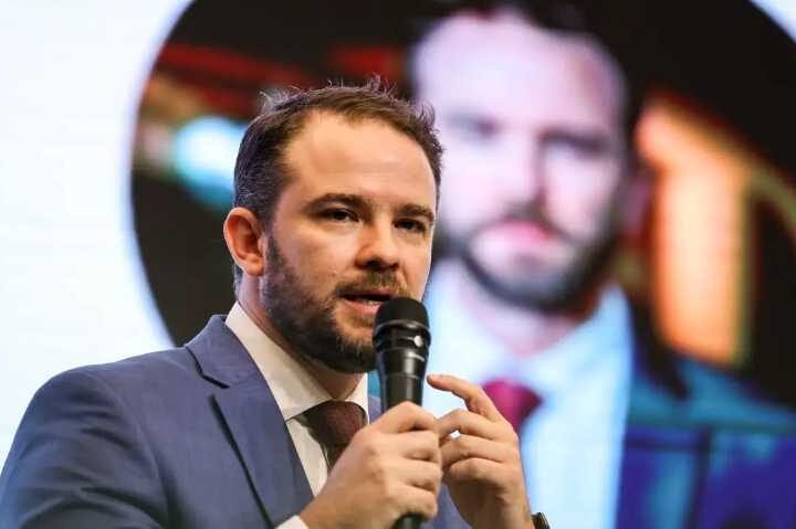 Governo ouvirá empresários para decidir se aplicará lei contra EUA