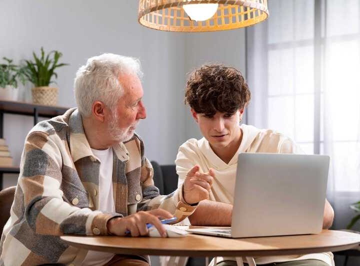 Educação financeira começa em casa e ajuda famílias a organizar o orçamento