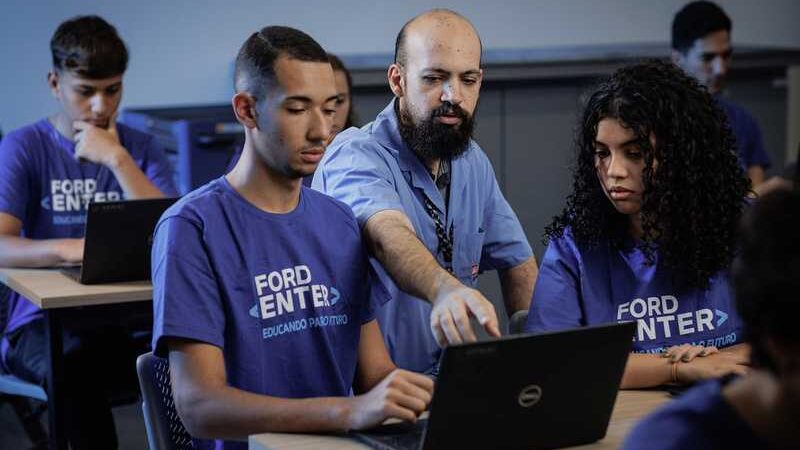 Ford prorroga prazo de inscrição para programa gratuito de formação profissional em tecnologia