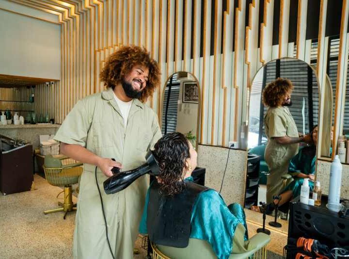 Salões de beleza ainda enfrentam desafios para controlar o lucro e organizar as finanças