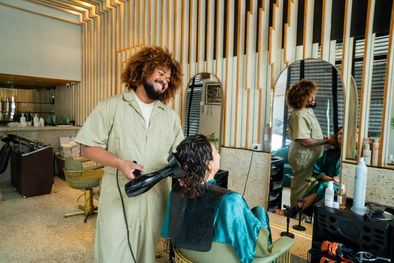 Salões de beleza ainda enfrentam desafios para controlar o lucro e organizar as finanças