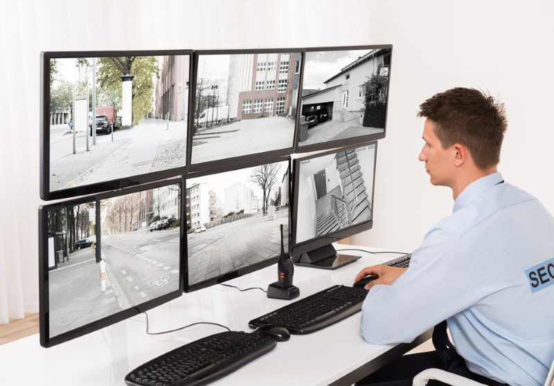 Terceirização em condomínios cresce, mas falhas na contratação geram riscos jurídicos