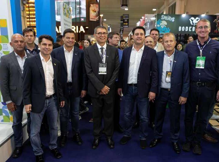 Em visita a ExpoApras, governador do Paraná destaca produção de alimentos e economia