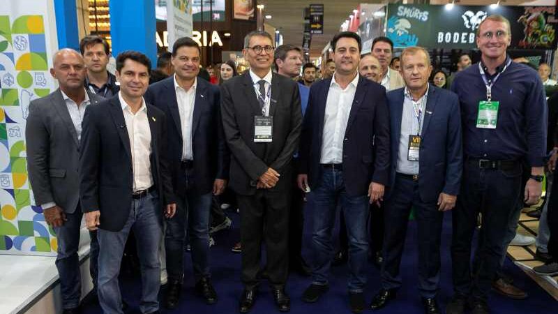 Em visita a ExpoApras, governador do Paraná destaca produção de alimentos e economia