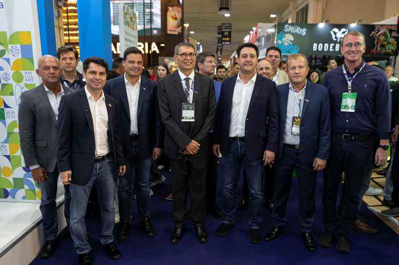 Em visita a ExpoApras, governador do Paraná destaca produção de alimentos e economia
