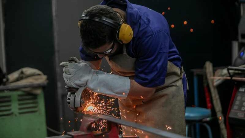 Dia do Metalúrgico evidencia setor com 11 mil empregos e que sustenta cadeias estratégicas no Paraná