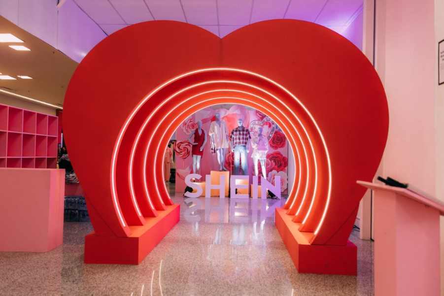 Loja temporária da SHEIN em Curitiba abre com ingressos esgotados e grande movimentação