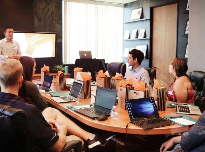 Com queda no engajamento, PMEs apostam em marca empregadora para “roubar” talentos
