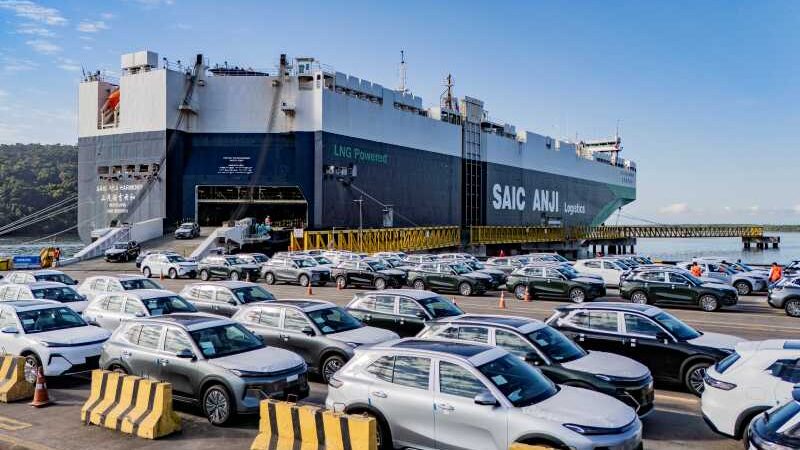 Porto de Paranaguá recebe mais de 5 mil carros elétricos em uma única operação