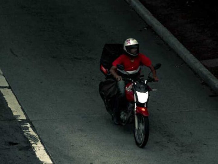 Veja como a tecnologia está profissionalizando o trabalho dos motoboys no Brasil
