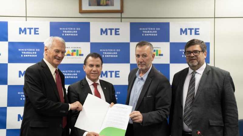 CNC participa de acordo para aprimorar regras de trabalho em feriados no comércio