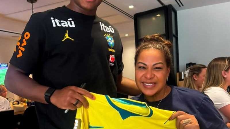 Mãe de Endrick transforma experiência nos bastidores do futebol em inspiração para mulheres empreendedoras