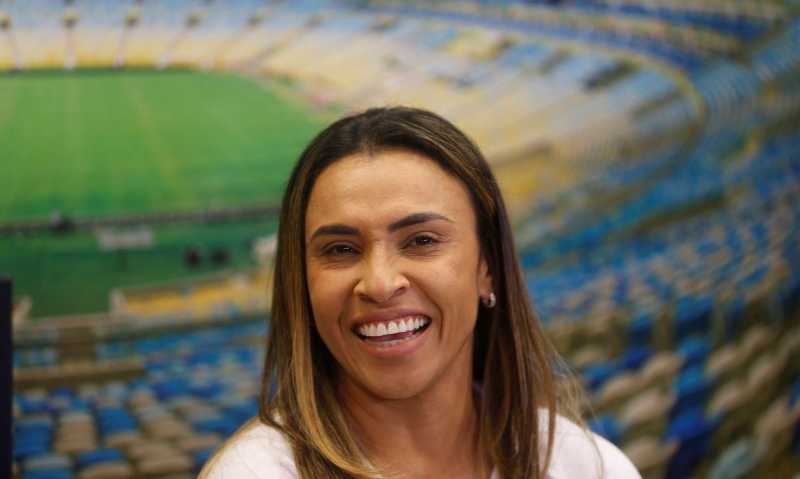 Com Marta como embaixadora, Tesouro quer atrair mais investidores
