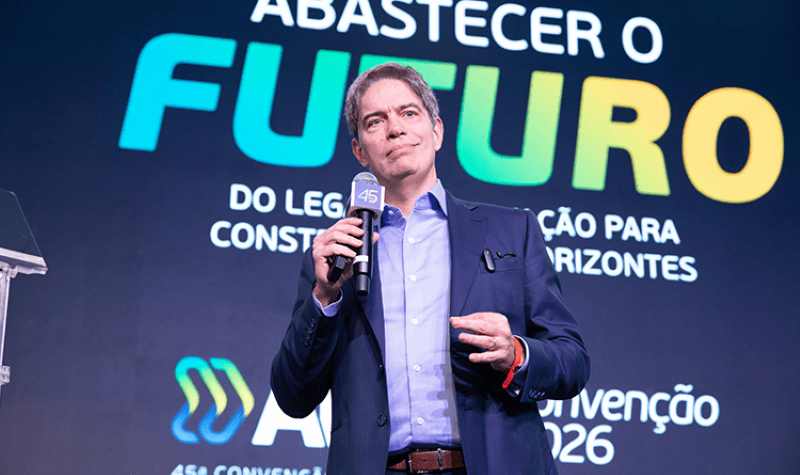 Ricardo Amorim alerta empresários sobre novo cenário global