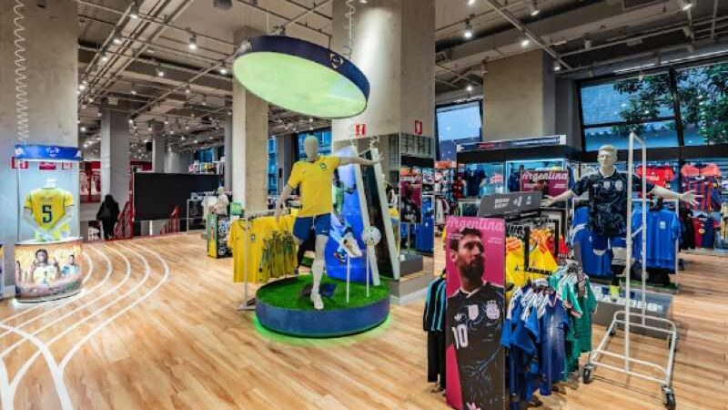 Centauro projeta Copa histórica com licenciamento exclusivo em parceria com a CBF