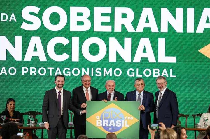 “Brasil não abaixa a cabeça”, diz Durigan ao defender soberania e Pix