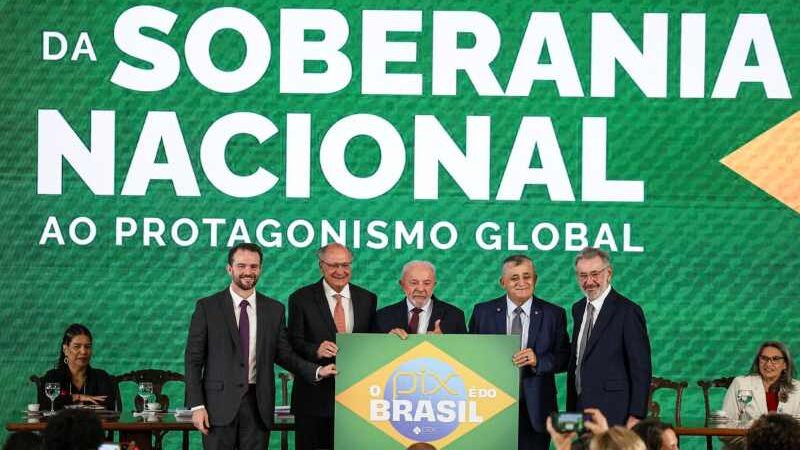 “Brasil não abaixa a cabeça”, diz Durigan ao defender soberania e Pix
