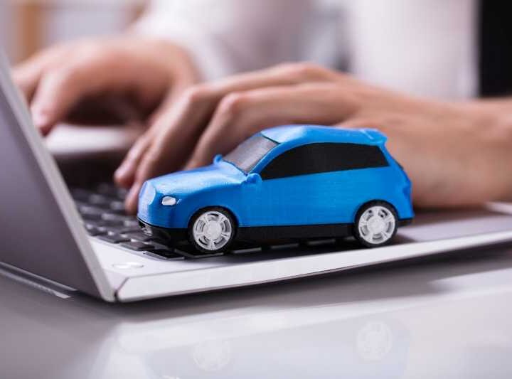 Brasileiro pesquisa preço do carro antes de vender