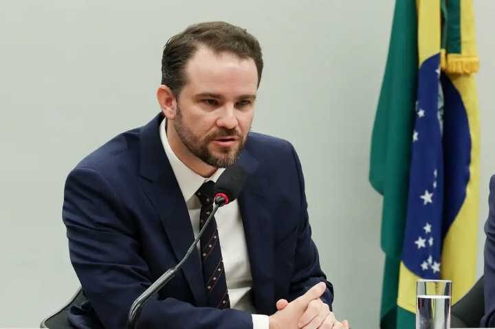 Durigan: dívida do Brasil é menor do que a de grandes economias