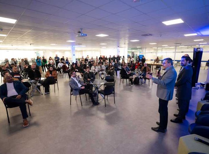 Sebrae/PR estrutura atendimento setorial para pequenas empresas de transporte e logística