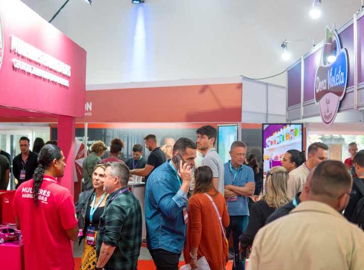 Feira da Franquia Curitiba 2026 traz mais de 100 opções de negócios para quem quer empreender ou investir
