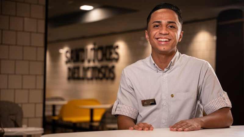 Arcos Dorados se consolida como ponte para o primeiro emprego para jovens