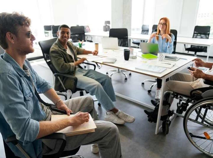 6 em cada 10 profissionais com deficiência consideram empresas apenas parcialmente preparadas para inclusão