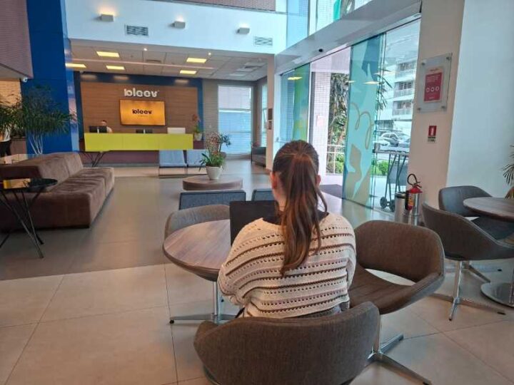 A geração que trabalha de qualquer lugar está mudando o jeito de fazer hotelaria
