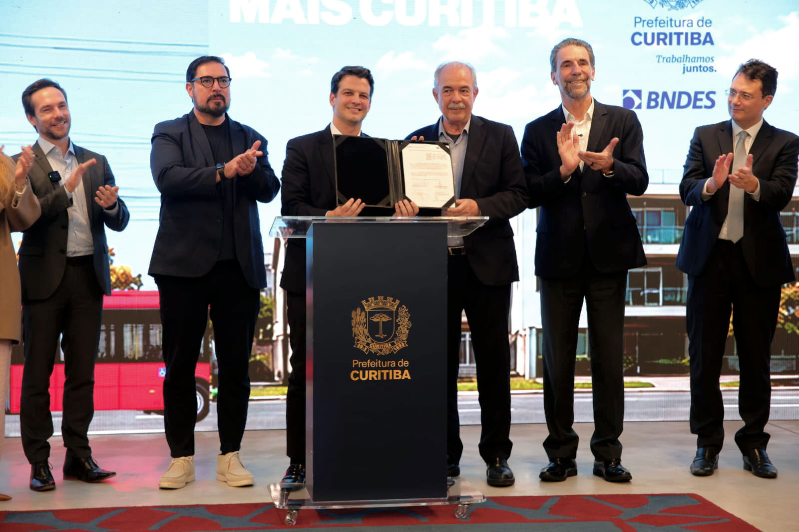 BNDES e Prefeitura de Curitiba assinam acordo para enterrar fiação e modernizar estrutura urbana