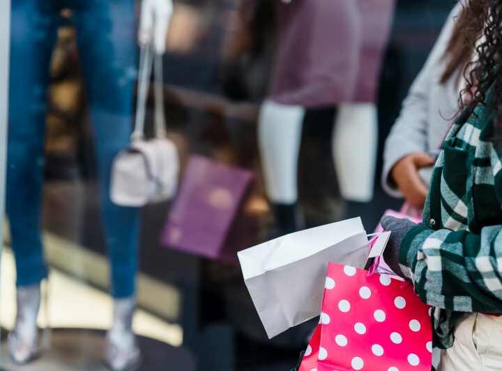 Um em cada três consumidores já combina loja física e e-commerce na hora de comprar
