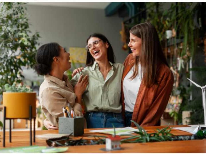 Além do salário: empresas investem em experiências presenciais para reter talentos