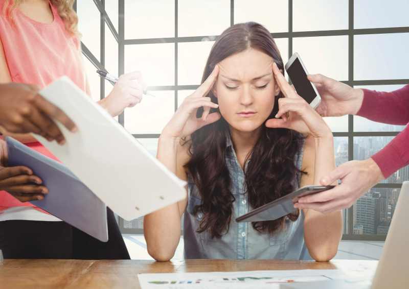 Embora 78% das empresas afirmem se preocupar com saúde mental, apenas 23% possuem políticas formais voltadas ao tema