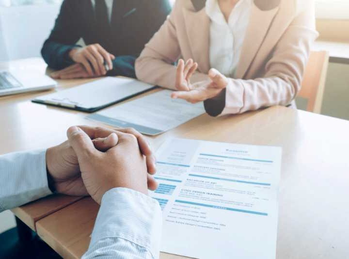 Quase 70% das empresas entrevistam entre quatro e dez candidatos para fechar uma única vaga