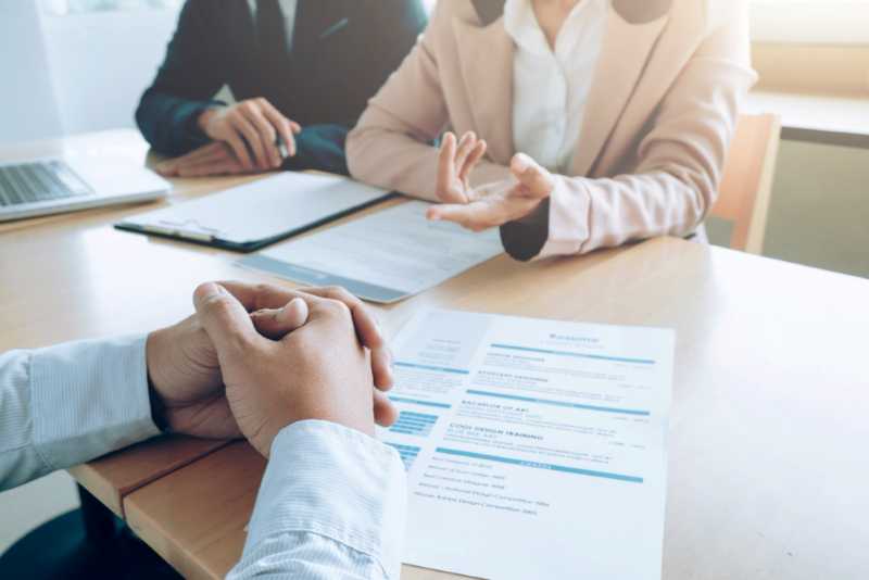 Quase 70% das empresas entrevistam entre quatro e dez candidatos para fechar uma única vaga