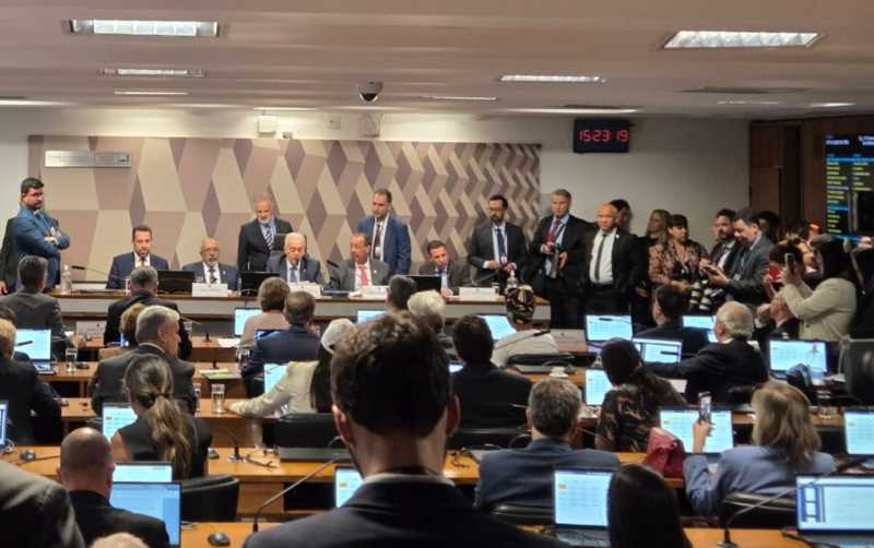 CNC lamenta pressa da CCJ que aprovou PEC que acaba com a escala 6×1