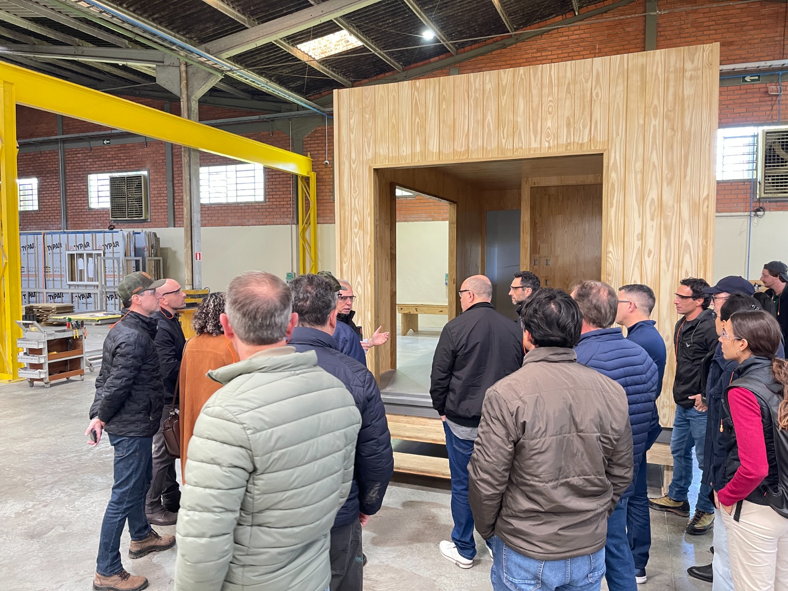 Resíduos industriais de processo produtivo do setor florestal transformam-se em casas sustentáveis