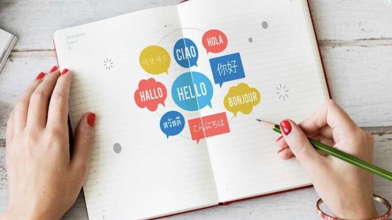 Inglês ainda domina as vagas que pedem segundo idioma e tem salário médio acima de R$ 4 mil