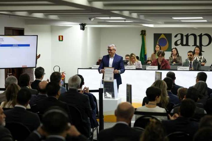 Maior leilão do pré-sal termina com sete dos 13 blocos arrematados