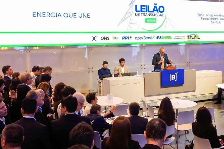 Com muita disputa, Aneel leiloou oito lotes de transmissão de energia