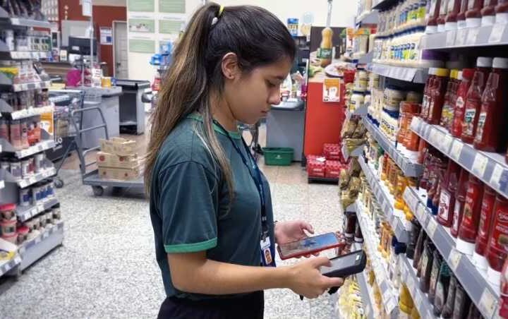 Varejo alimentar cresce 3,3%, mas comportamento do consumidor exige inteligência de dados